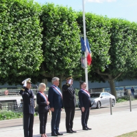 Cérémonie d'installation du nouveau sous-préfet Philippe Deschamps au monument aux morts de Chalon-sur-Saône