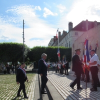 Cérémonie d'installation du nouveau sous-préfet Philippe Deschamps au monument aux morts de Chalon-sur-Saône