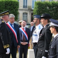 Cérémonie d'installation du nouveau sous-préfet Philippe Deschamps au monument aux morts de Chalon-sur-Saône