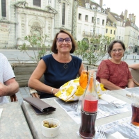 Chalon-sur-Saône : les profs de l’IUT fêtent la fin des cours à «  Il Duomo »  place de l’hôtel de ville