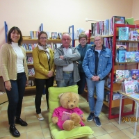 Saint Christophe-en-Bresse : Les bénévoles ont décoré la bibliothèque aux couleurs d'octobre rose