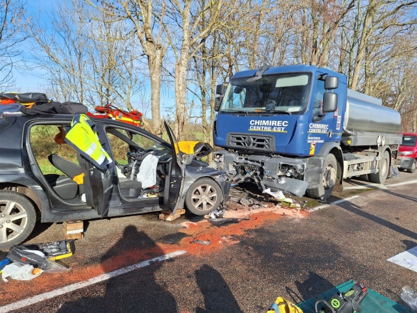 Deux blessés dont un grave dans une collision frontale route du canal à Saint-Berain-sur-Dheune
