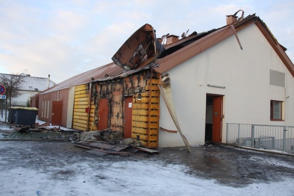 Un incendie se déclare dans le local poubelle : un restaurant scolaire en partie ravagé par les flammes au Breuil 
