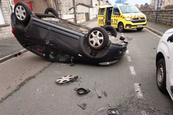Une femme blessée dans une voiture sur le toit à Monceau-les-Mines