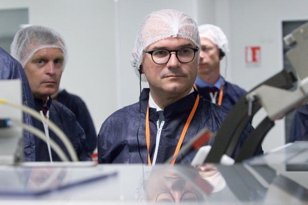 Sébastien Martin applaudit la relocalisation mise en oeuvre par Adhex Pharma