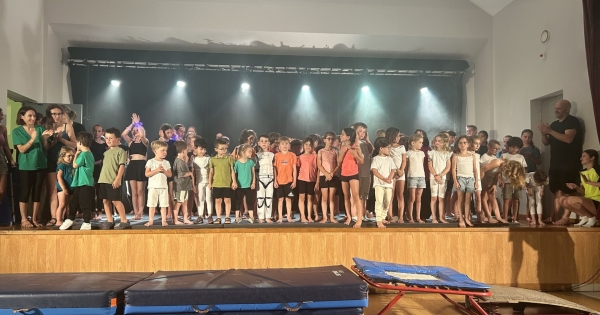 Les 95 circassiens de Mellecey Loisirs Cirque ont présenté leur spectacle annuel devant une salle comble 
