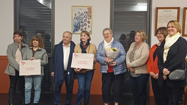 OCTOBRE ROSE - La commune d'Ouroux-sur-Saône et son CCAS ont remis des chèques à Toujours Femme et Elles Aident 