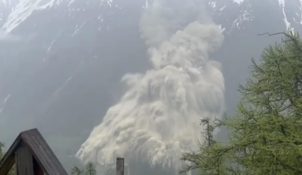 L'état du Valais sonne l'alerte après une série d'effondrements du glacier