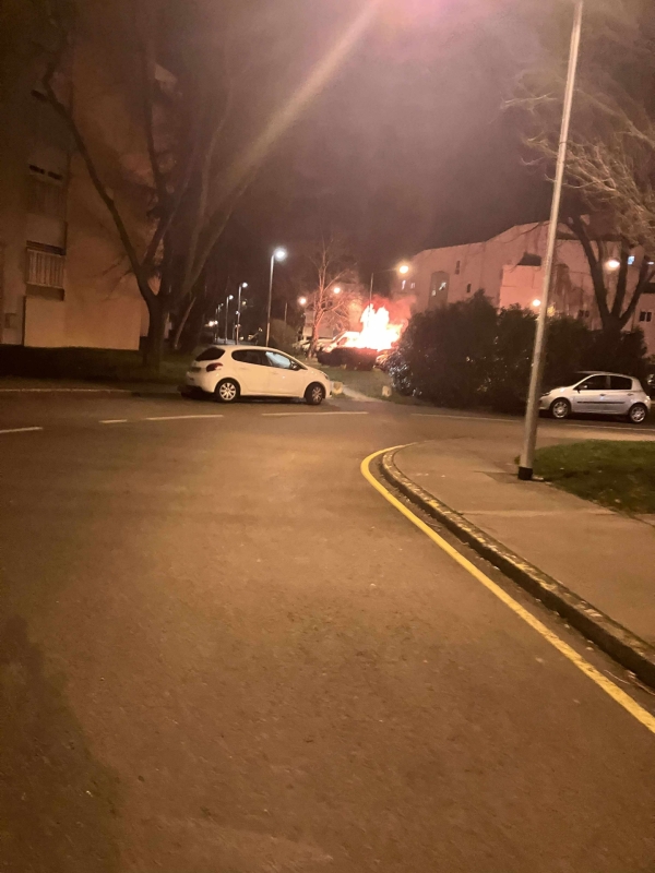 NUIT SAINT SYLVESTRE - Des véhicules endommagés par des incendies à Chalon sur Saône 