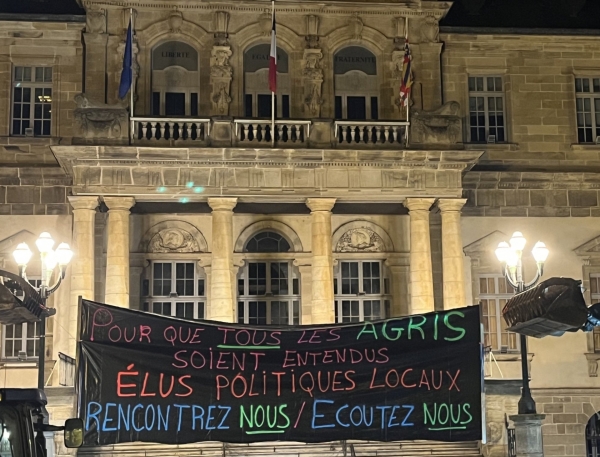 A Autun, les agriculteurs ont donné de la voix ce lundi soir 