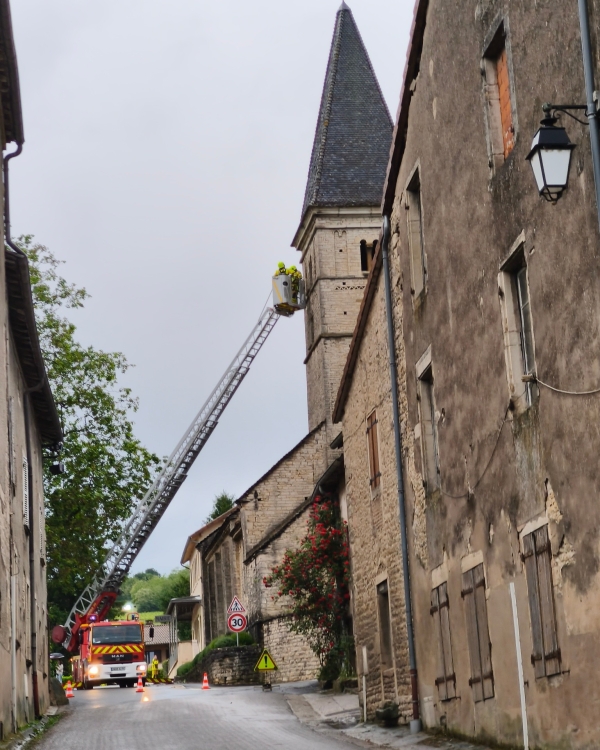 La foudre a frappé en Saône et Loire - Un homme pris en charge après avoir été foudroyé 