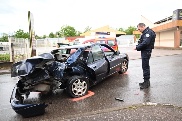 Un jeune de 22 ans, en urgence absolue, après avoir percuté et couché un lampadaire à Torcy