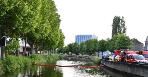Une pollution aux hydrocarbures dans le canal du centre à Montceau-les-Mines