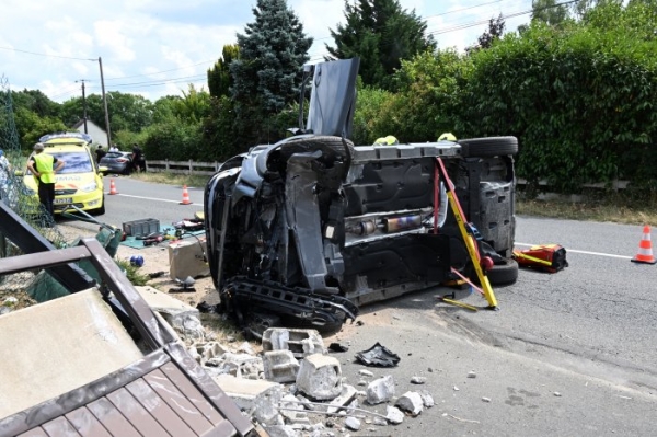 Deux retraités blessés après avoir percuté un mur à Saint Symphorien de Marmagne