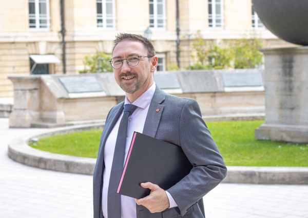 En Saône-et-Loire, Aurélien Dutremble demande une cartographie exhaustive des lieux ressources mobilisables en cas de fortes chaleurs.