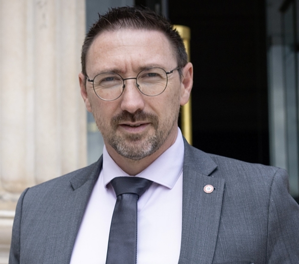 Aurélien Dutremble interpelle le Gouvernement sur «la fraude aux retraites versées en Algérie»