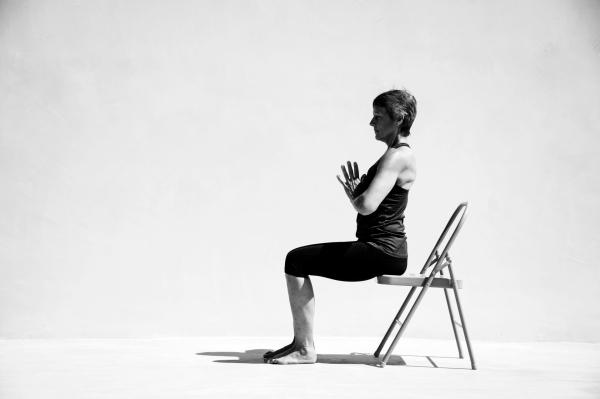 Nouveauté au Hatha Yoga Club : la pratique du yoga sur chaise