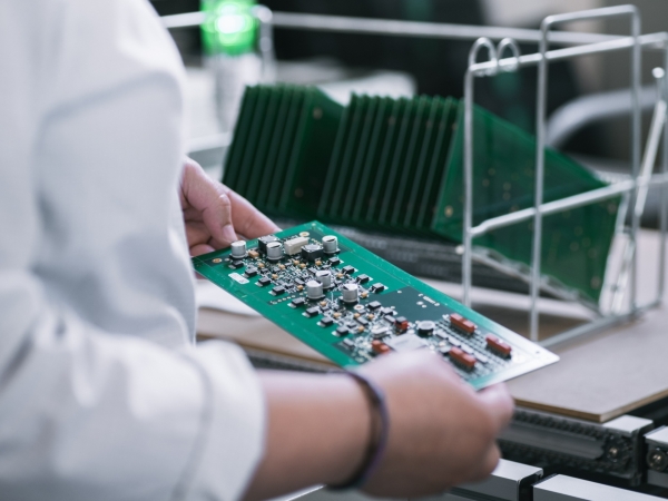 Face aux enjeux actuels de la défense et de la sécurité, Selva Electronique poursuit sa stratégie d’investissements au service de la souveraineté industrielle française