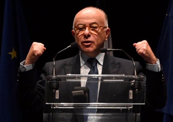 Au Creusot, Bernard Cazeneuve dézingue Mélenchon et LFI