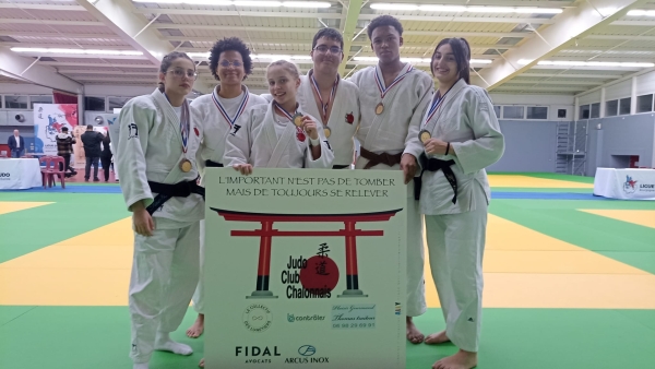 Historique pour le club de Chalon :  6 podiums et 4 qualifiés pour le Championnat de France Juniors 1ère Division!