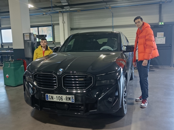 A la découverte de l'univers BMW pour deux lycéens de Jeannette Guyot 