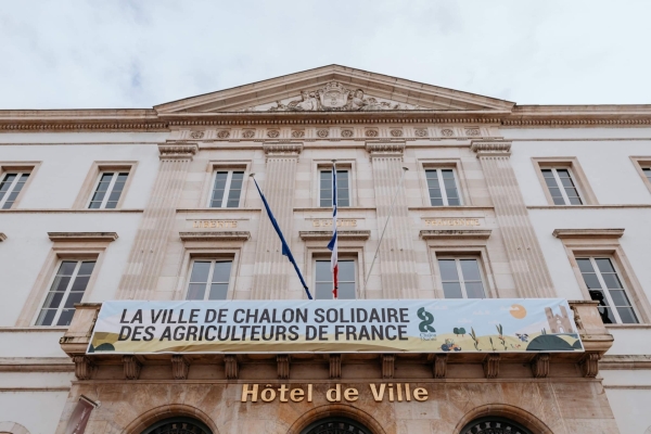 Chalon sur Saône affiche son soutien à la cause agricole 