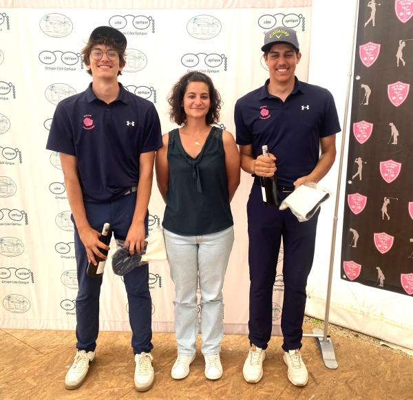 GOLF -
La famille Besse devant la famille Ressiguié à la 4e édition de la coupe Côté Optique
