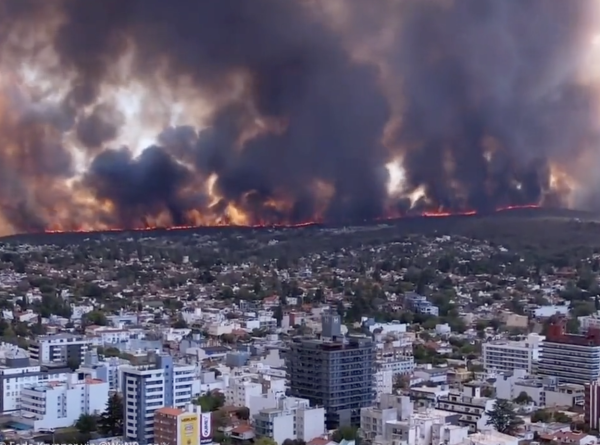 En Argentine, des feux de forêts dramatiques et surréalistes