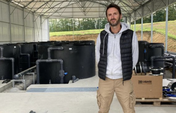 Dans le Jura, il entend produire truites et légumes grâce à la technique de l'aquaponie