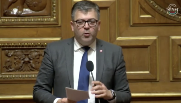 Décentralisation : le sénateur Genet interroge Eric Woerth sur son rapport et dénonce la volonté de supprimer 100 000 élus municipaux