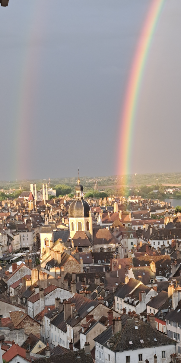 Un double arc-en-ciel qui a enthousiasmé les Chalonnais