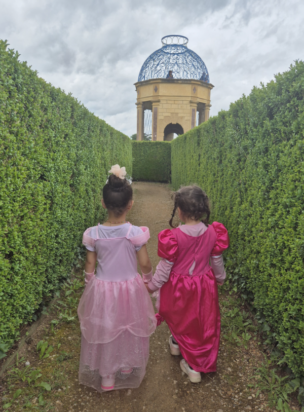 Les maternelle de Romain Rolland ont eu le droit à une journée princes et princesses au château de Cormatin