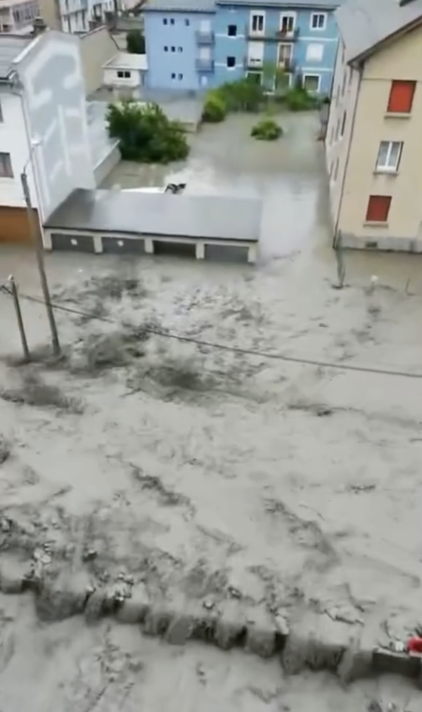 Premiers orages diluviens dans les Alpes