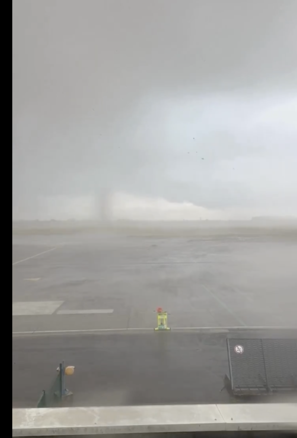 Une  tornade observée à l'aéroport de Tours ce lundi matin 