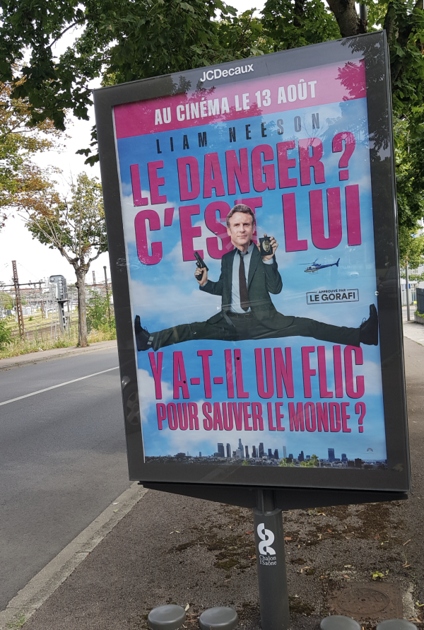 Grande rue Saint-Cosme... on a le sens de l'humour ! 