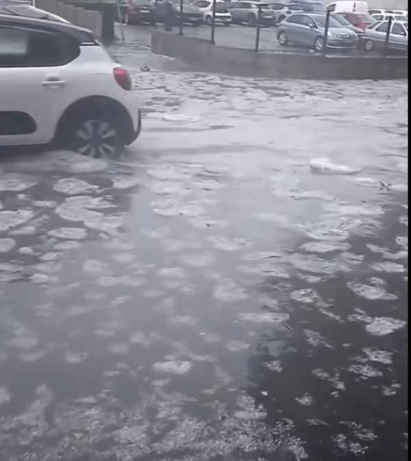 Dans la Loire, un tapis de grêle dans les rues... et des précipitations hors norme 