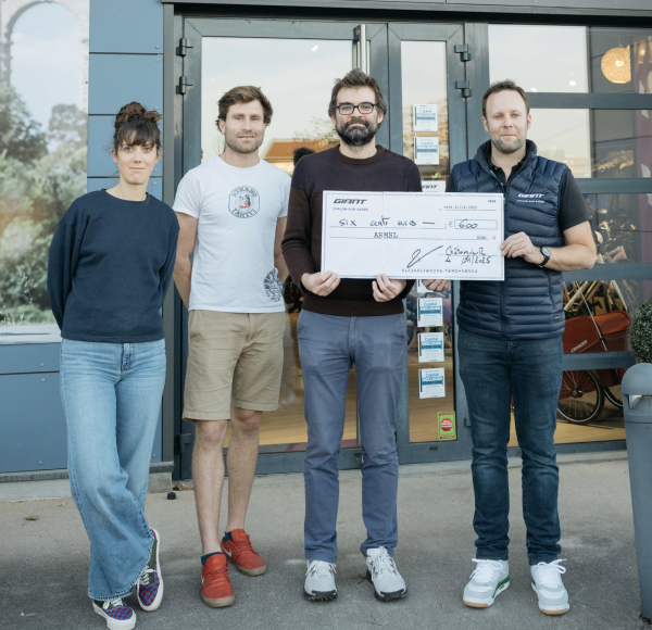 OCTOBRE ROSE - Le magasin GIANT a remis 600 euros à l'association pour la recherche médicale en Saône et Loire