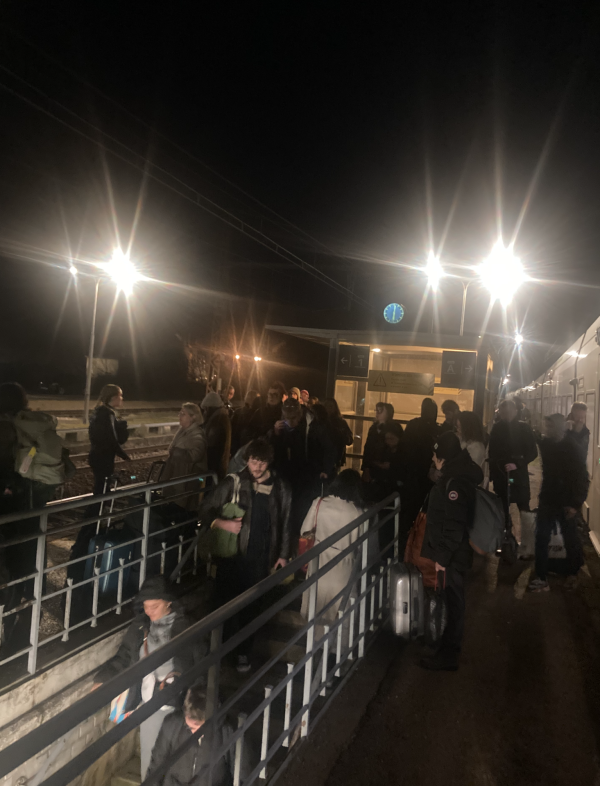 Des usagers d'un TER entre Paris et Lyon obligés d'attendre une solution de remplacement 