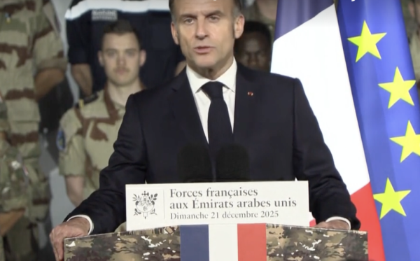 Emmanuel Macron annonce que la France va se "doter d'un nouveau porte-avions"