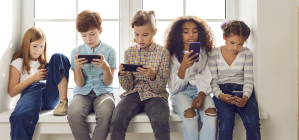 Interdire les réseaux sociaux aux moins de 15 ans, une bonne idée ?