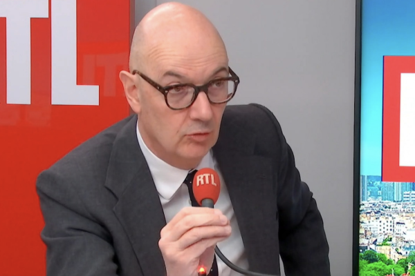 Prix des carburants : des mesures pour les "gros rouleurs" dévoilées dans les "prochains jours", annonce le ministre Roland Lescure