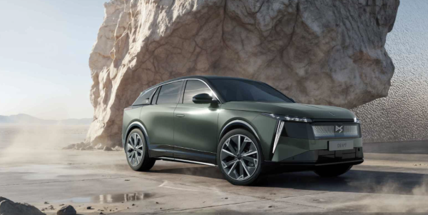 Nouveau DS N°7, le luxe à la française passe au vert