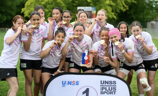 Les élèves de la section sportive rugby du collège Jean Vilar remportent la coupe de France UNSS de France de rugby féminin à XIII