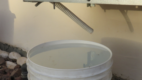 Avec une clim réversible, ce sont 10 à 20 litres d'eau par jour récupérables