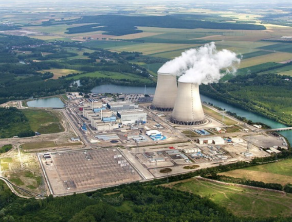Face à la canicule, la température de l'eau n'est plus en capacité de refroidir les centrales nucléaires 