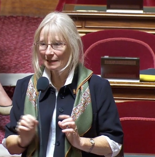 "Le ministre de l’Éducation nationale annonce sa visite en Saône-et-Loire pour répondre aux inquiétudes des maires" précise Marie Mercier