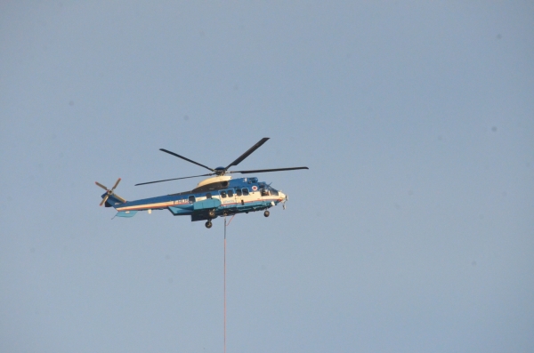 Un super-Puma venu en soutien aux pompiers de Saône et Loire à Mercurey 