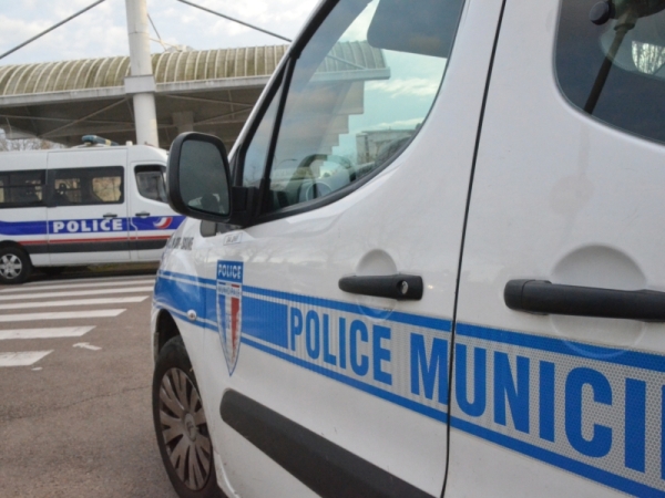 Amendes, drogue, terrains occupés illégalement : Emmanuel Macron veut des pouvoirs étendus pour les polices municipales