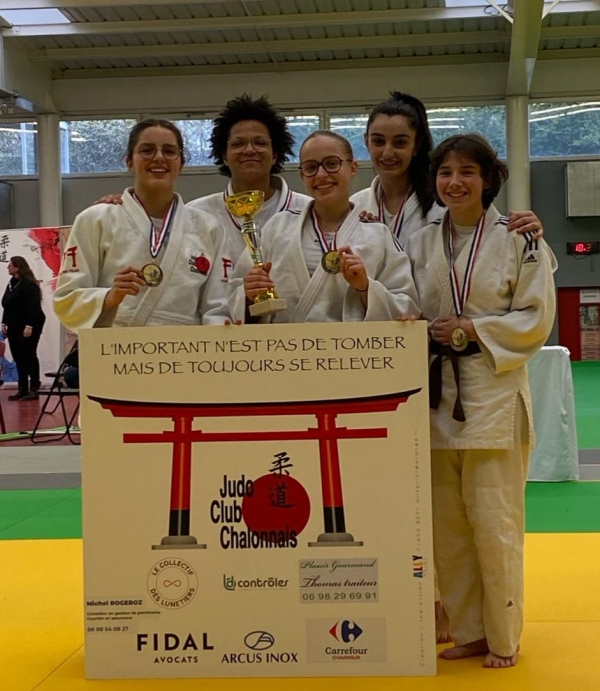 JUDO CLUB CHALONNAIS  - Vice championne Bourgogne France Comté, l’équipe Juniors Féminines du J.C.C qualifiée pour le championnat de France 1ère Division.