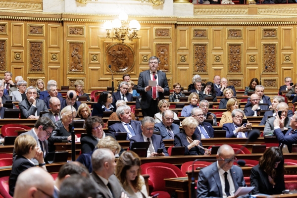 Alourdissement des normes applicables aux collectivités : le Sénateur GENET interpelle le Premier Ministre sur le respect de la parole donnée aux élus locaux